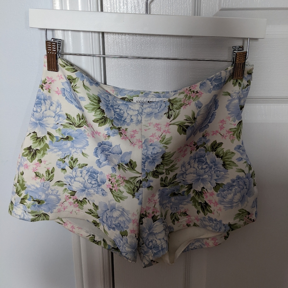 Floral print shorts size small